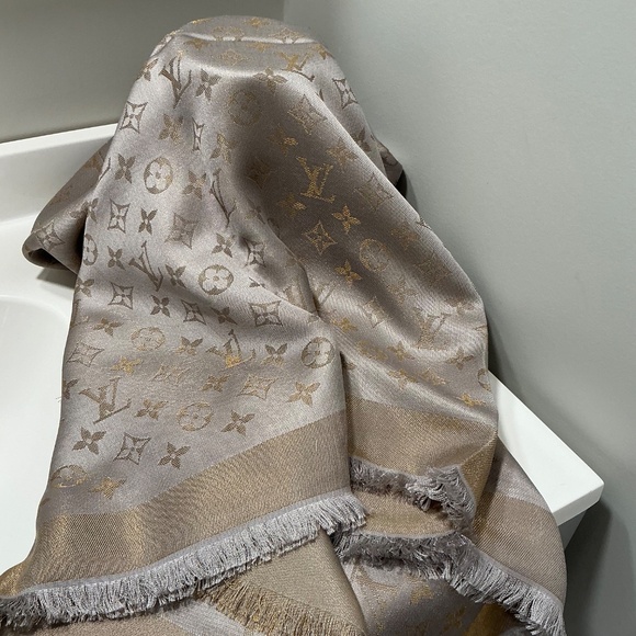 Louis Vuitton monogram shine shawl - Picture 4 of 10